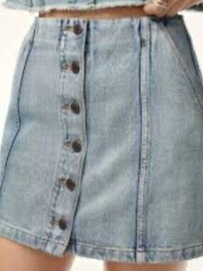 Aritzia * Wilfred Free Ahrens Denim Button Down Mini Skirt EUC  100% Cotton S10